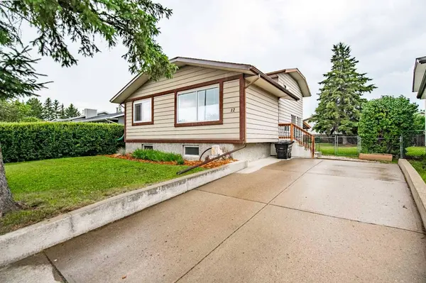12 Opal Close, Lacombe, AB T4L1P9