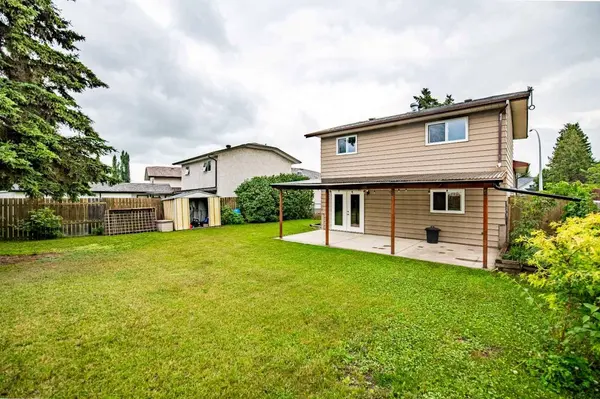 12 Opal Close, Lacombe, AB T4L1P9
