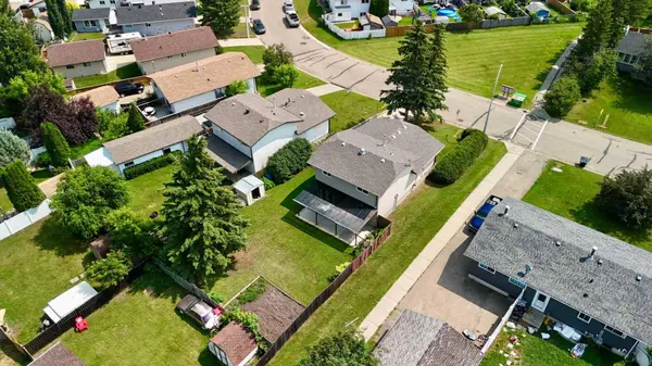 12 Opal Close, Lacombe, AB T4L1P9