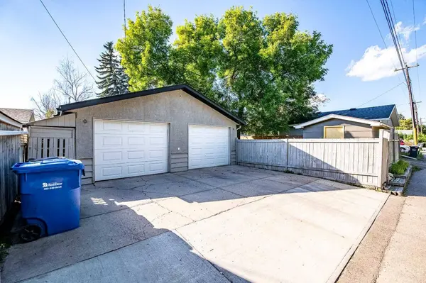 3317 44A AVE, Red Deer, AB T4N3J6