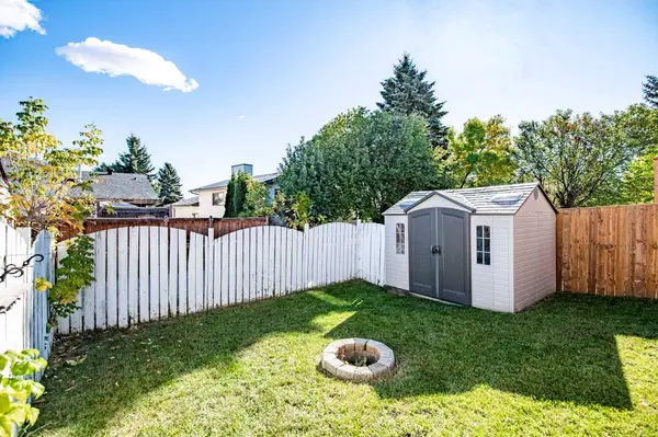 33 Kirsch Close, Red Deer, AB T4P3M5