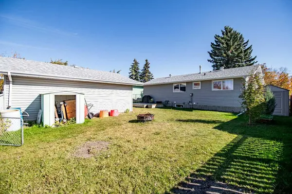 3419 50 AVE, Innisfail, AB T4G1H4