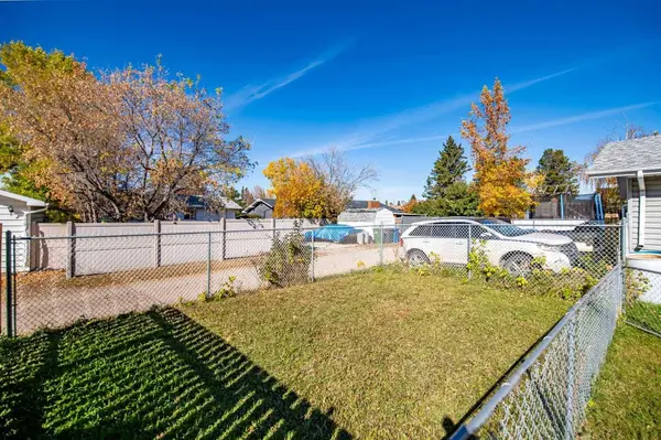 3419 50 AVE, Innisfail, AB T4G1H4