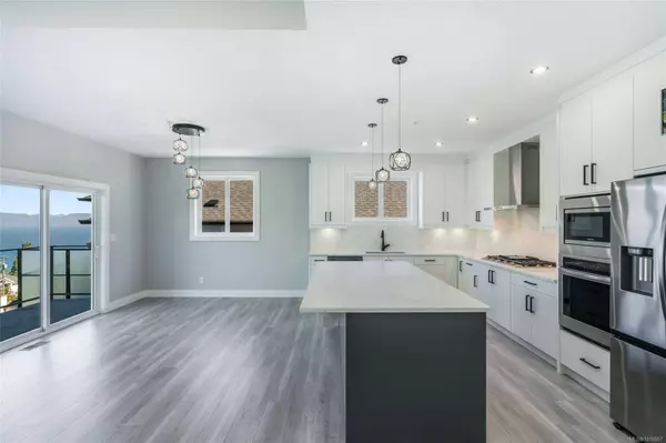 124 Hawk Point Rd, Nanaimo, BC V9T 5W2