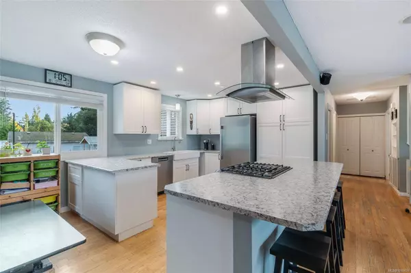 5523 Fernandez Pl, Nanaimo, BC V9T 2N1