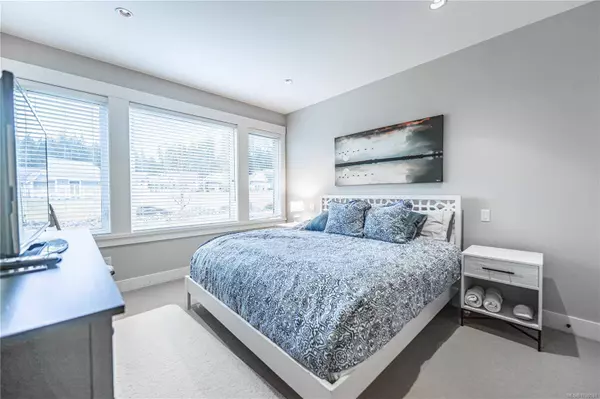 5251 Island Hwy W #15, Qualicum Beach, BC V9K 2C1