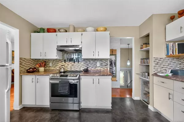 7330 Millard Dr, Lantzville, BC V0R 2H0