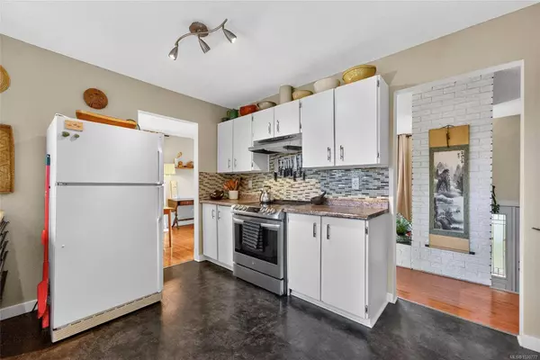 7330 Millard Dr, Lantzville, BC V0R 2H0