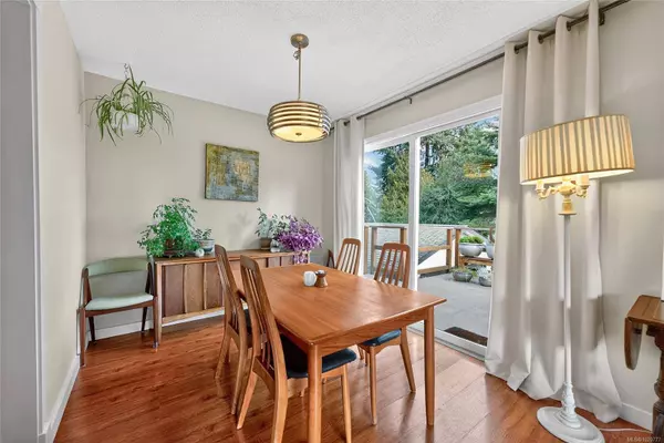 7330 Millard Dr, Lantzville, BC V0R 2H0