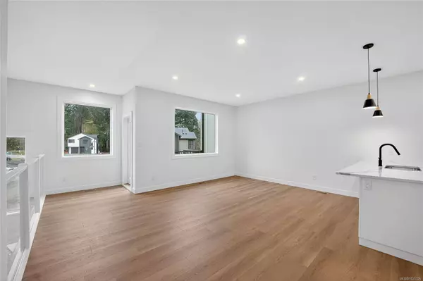 122 Plante Cres #A, Lake Cowichan, BC V0R 2G0