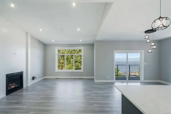 124 Hawk Point Rd, Nanaimo, BC V9T 5W2