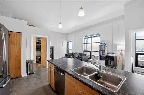 1801 Bowen Rd #304, Nanaimo, BC V9S 1H1