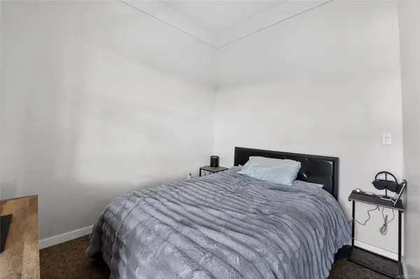 1801 Bowen Rd #304, Nanaimo, BC V9S 1H1