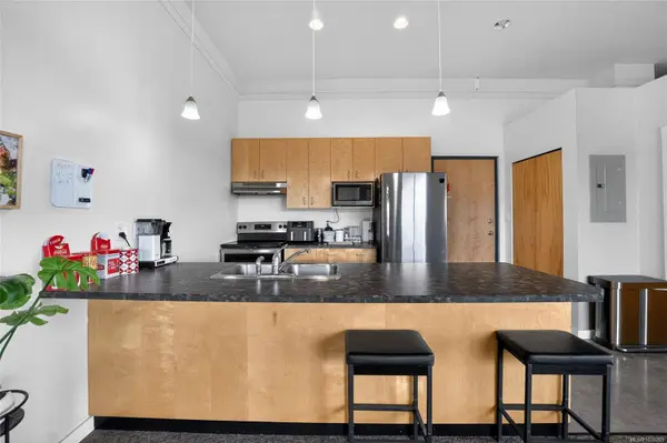 1801 Bowen Rd #304, Nanaimo, BC V9S 1H1