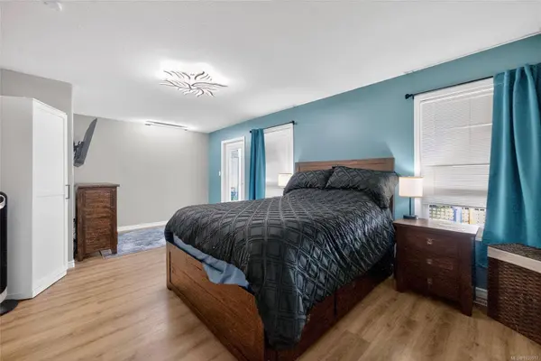 921 Esslinger Rd, Parksville, BC V9P 2R1