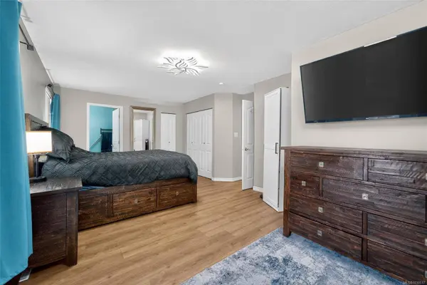 921 Esslinger Rd, Parksville, BC V9P 2R1