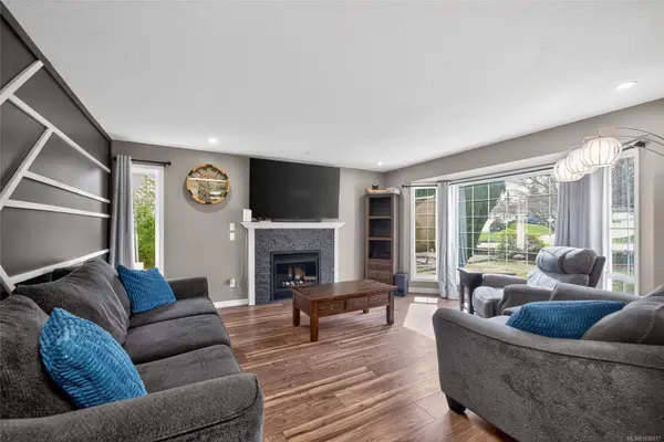 921 Esslinger Rd, Parksville, BC V9P 2R1