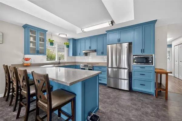 921 Esslinger Rd, Parksville, BC V9P 2R1