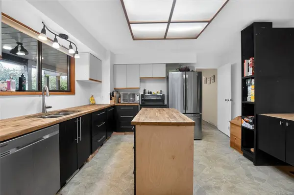 10875 Grandview Rd, Saltair, BC V0R 2E0