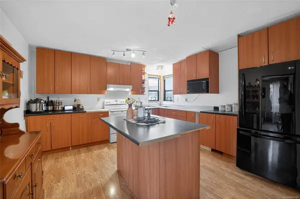 10875 Grandview Rd, Saltair, BC V0R 2E0
