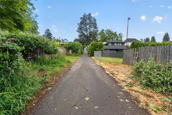 674 Farquhar St, Nanaimo, BC V9R 2E5