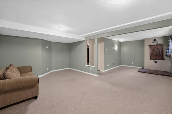 3538 Fairview Dr, Nanaimo, BC V9T 4R6