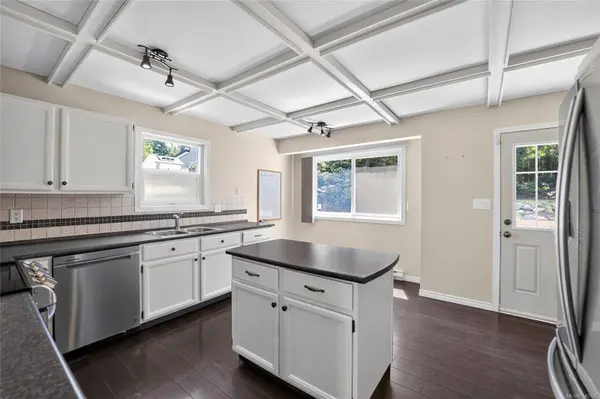 3538 Fairview Dr, Nanaimo, BC V9T 4R6