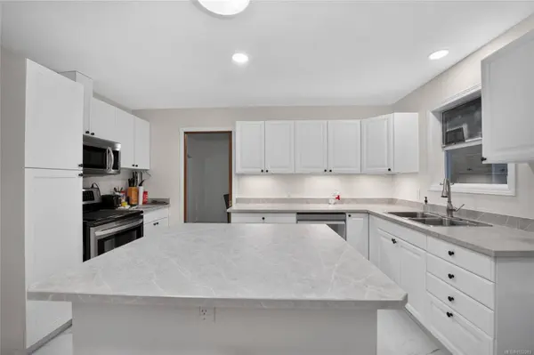 5334 Georgiaview Cres, Nanaimo, BC V9T 5Z7