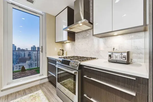930 16 AVE SW #2402, Calgary, AB T2R 1C2