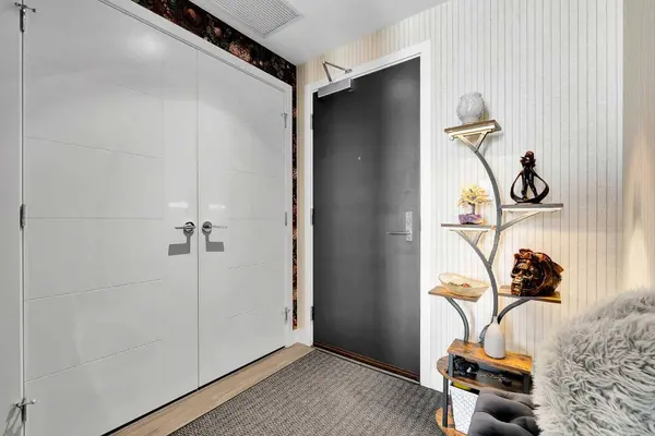 930 16 AVE SW #2402, Calgary, AB T2R 1C2