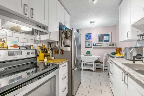 1703 11 AVE SW #22, Calgary, AB T3C 0N5