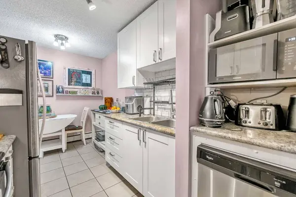 1703 11 AVE SW #22, Calgary, AB T3C 0N5
