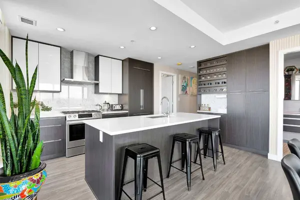 930 16 AVE SW #2402, Calgary, AB T2R 1C2