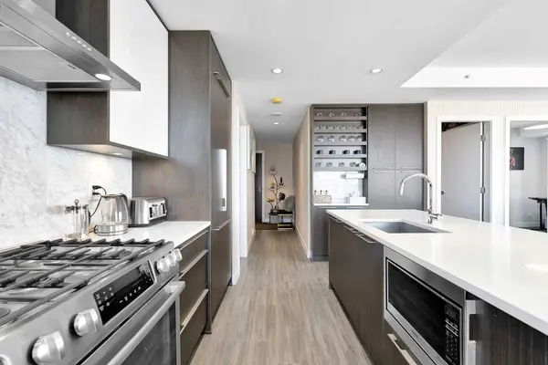 930 16 AVE SW #2402, Calgary, AB T2R 1C2