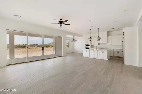 2083 W LINCOLN Court, San Tan Valley, AZ 85144