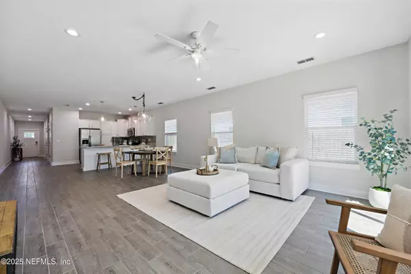 688 10TH AVE S, Jacksonville Beach, FL 32250