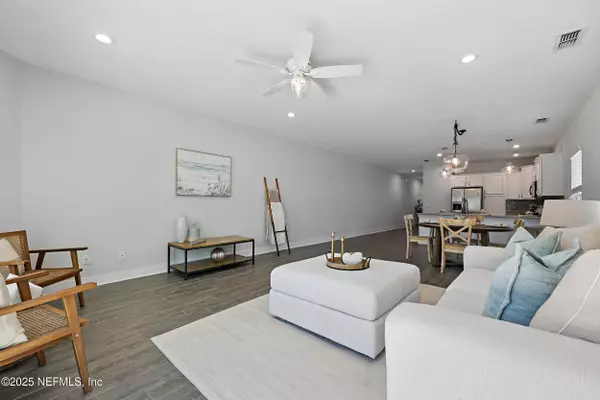 688 10TH AVE S, Jacksonville Beach, FL 32250