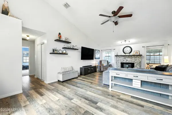 8462 SAND POINT DR W, Jacksonville, FL 32244