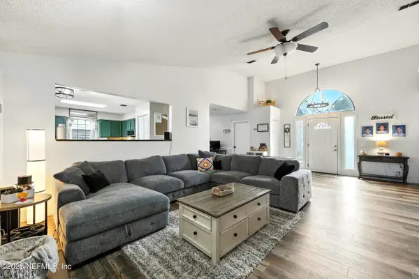 8462 SAND POINT DR W, Jacksonville, FL 32244