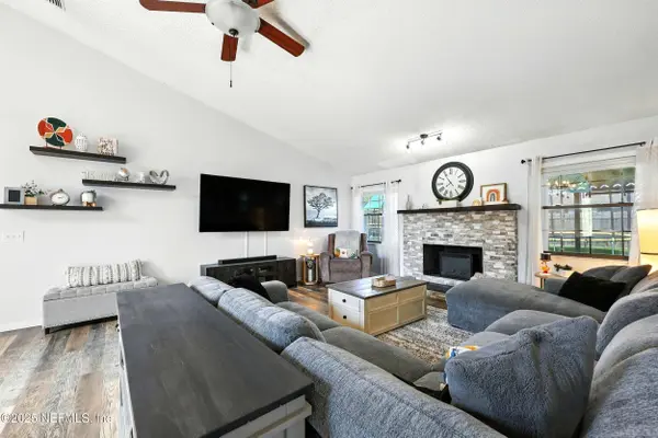 8462 SAND POINT DR W, Jacksonville, FL 32244