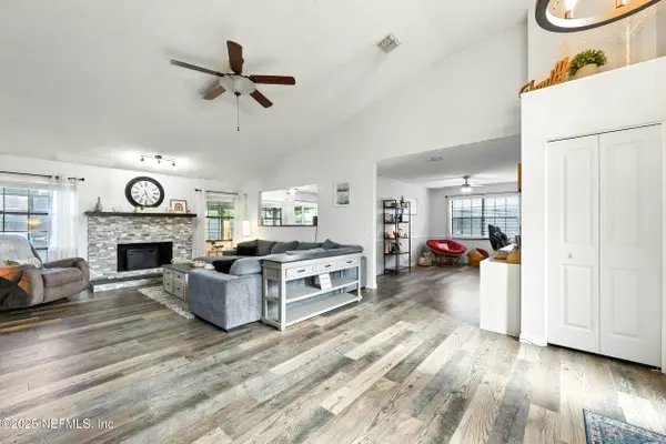 8462 SAND POINT DR W, Jacksonville, FL 32244