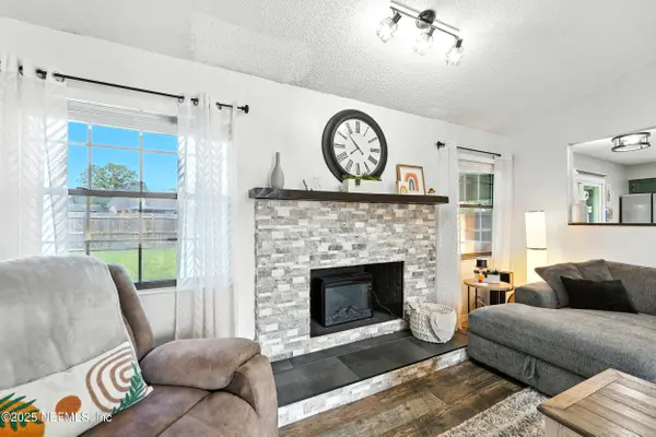 8462 SAND POINT DR W, Jacksonville, FL 32244