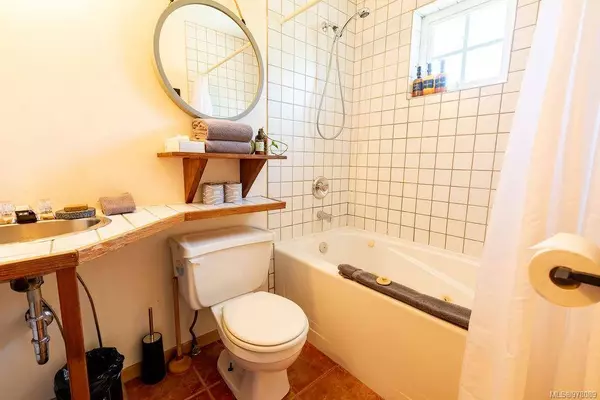 1002 Peninsula Rd #14, Ucluelet, BC V0R 3A0