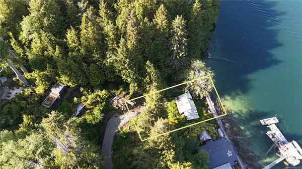 167 Regent St #6, Bamfield, BC V0R 1B0