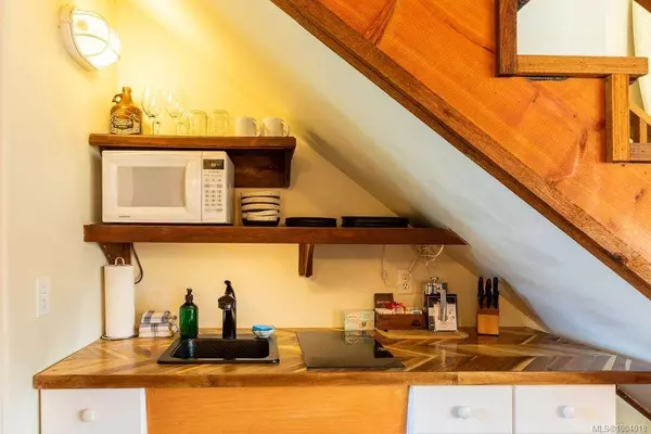 1002 Peninsula Rd #14, Ucluelet, BC V0R 3A0