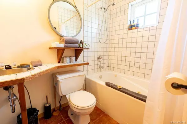 1002 Peninsula Rd #14, Ucluelet, BC V0R 3A0