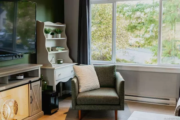 1301 Pine Rd, Ucluelet, BC V0R 3A0