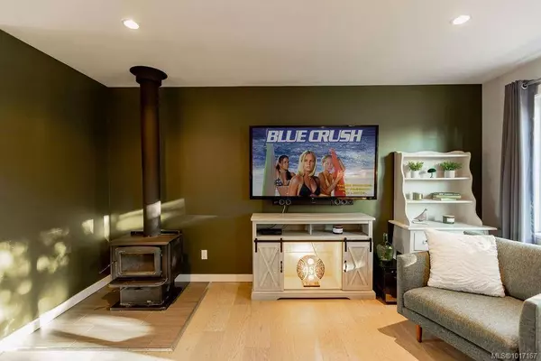 1301 Pine Rd, Ucluelet, BC V0R 3A0