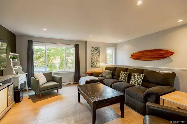 1301 Pine Rd, Ucluelet, BC V0R 3A0