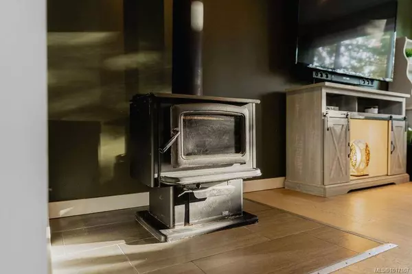 1301 Pine Rd, Ucluelet, BC V0R 3A0